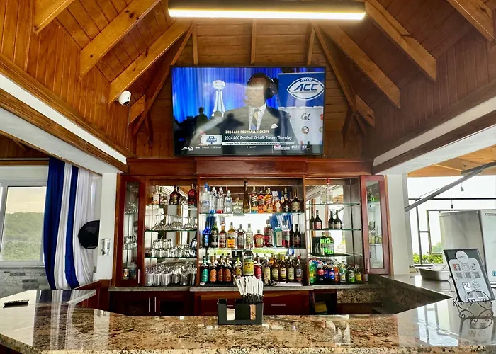 Hospitality Expert Bts 3 Pool Bar Inn