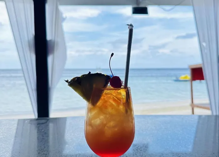 Hospitality Expert Bts 3 Pool Bar Inn *