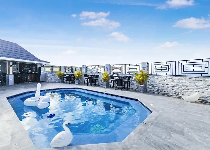 Inn Hospitality Expert Bts 3 Pool Bar