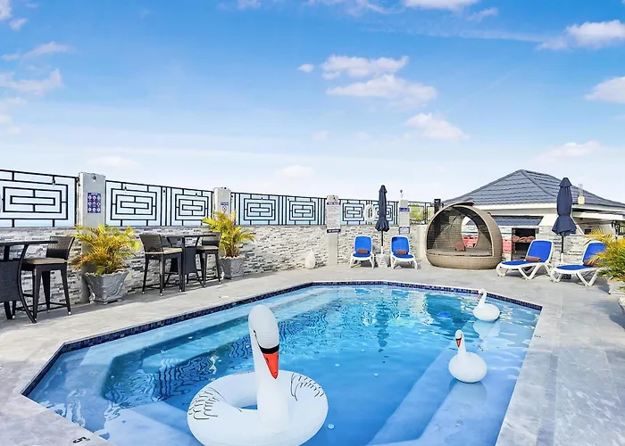 Inn Hospitality Expert Bts 3 Pool Bar
